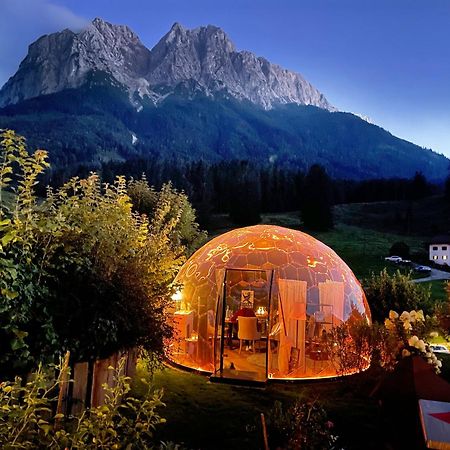 Bayern Resort Hotel - Adults Only - Mit Zugspitzblick - Eibsee-Naehe - Wellnessbereich - Naturpool Im Sommer ไกรน์เนา ภายนอก รูปภาพ