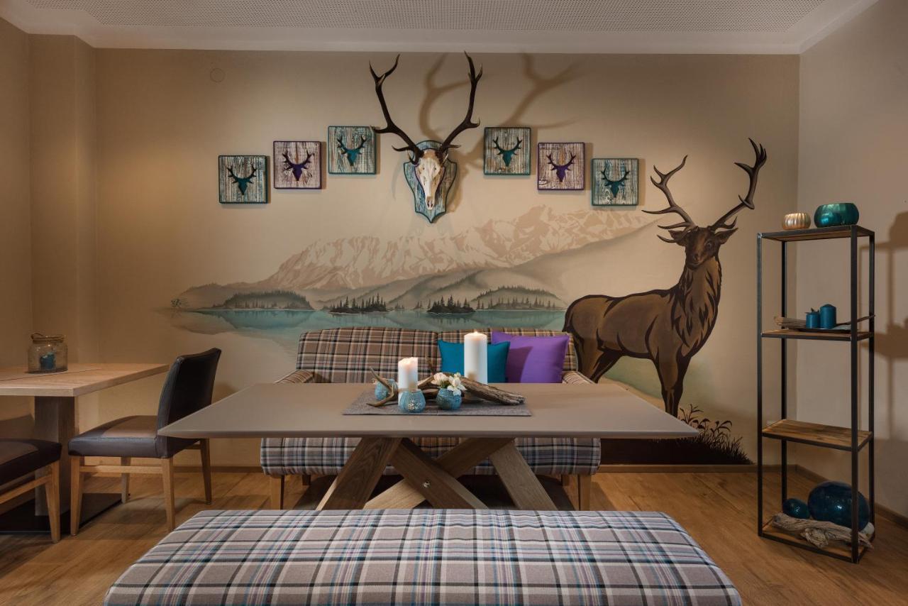 Bayern Resort Hotel - Adults Only - Mit Zugspitzblick - Eibsee-Naehe - Wellnessbereich - Naturpool Im Sommer ไกรน์เนา ภายนอก รูปภาพ