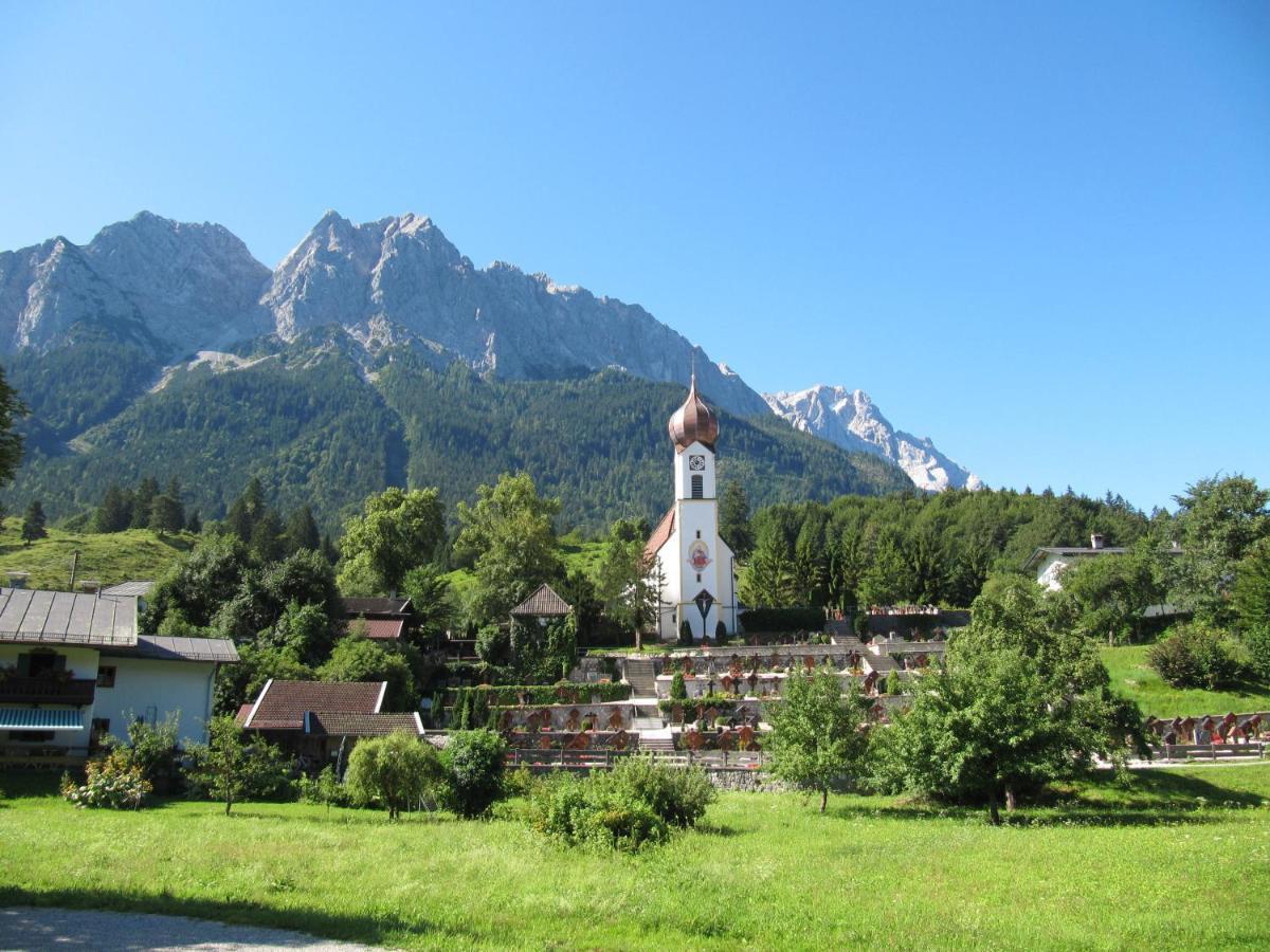 Bayern Resort Hotel - Adults Only - Mit Zugspitzblick - Eibsee-Naehe - Wellnessbereich - Naturpool Im Sommer ไกรน์เนา ภายนอก รูปภาพ