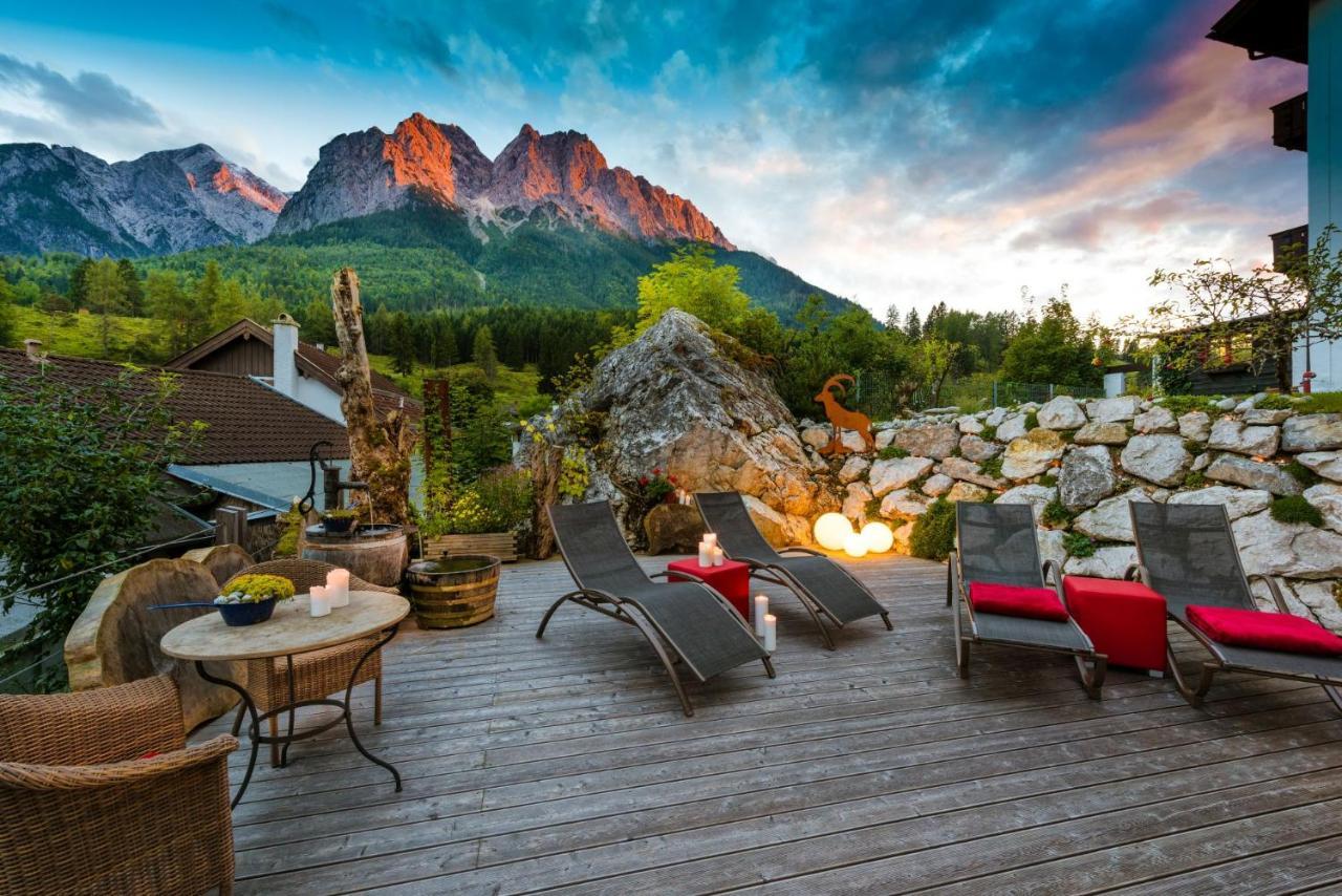 Bayern Resort Hotel - Adults Only - Mit Zugspitzblick - Eibsee-Naehe - Wellnessbereich - Naturpool Im Sommer ไกรน์เนา ภายนอก รูปภาพ
