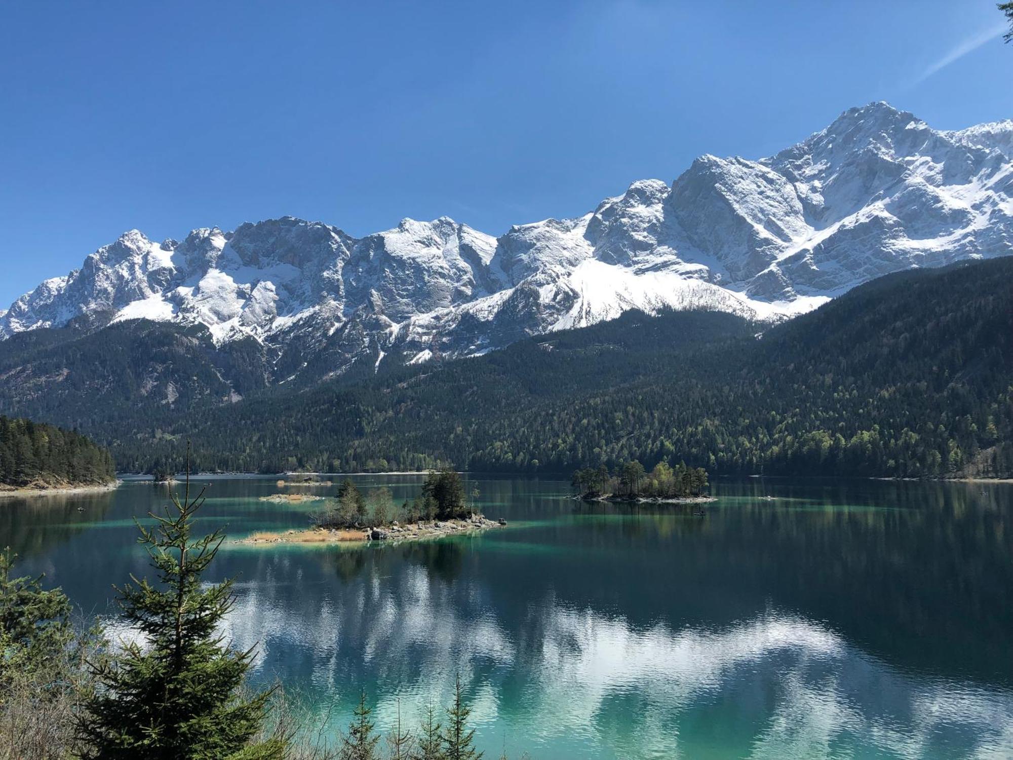 Bayern Resort Hotel - Adults Only - Mit Zugspitzblick - Eibsee-Naehe - Wellnessbereich - Naturpool Im Sommer ไกรน์เนา ภายนอก รูปภาพ