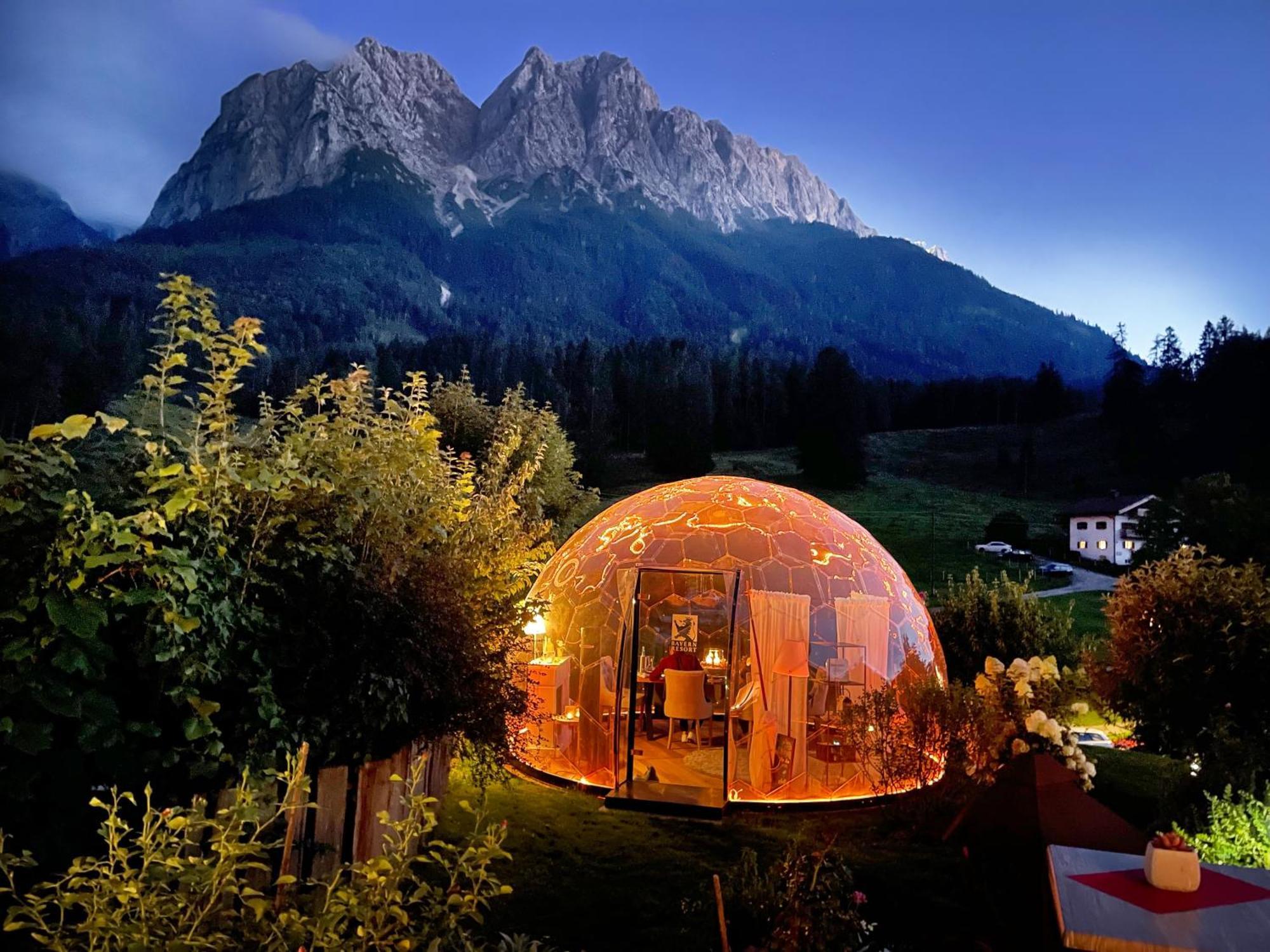 Bayern Resort Hotel - Adults Only - Mit Zugspitzblick - Eibsee-Naehe - Wellnessbereich - Naturpool Im Sommer ไกรน์เนา ภายนอก รูปภาพ