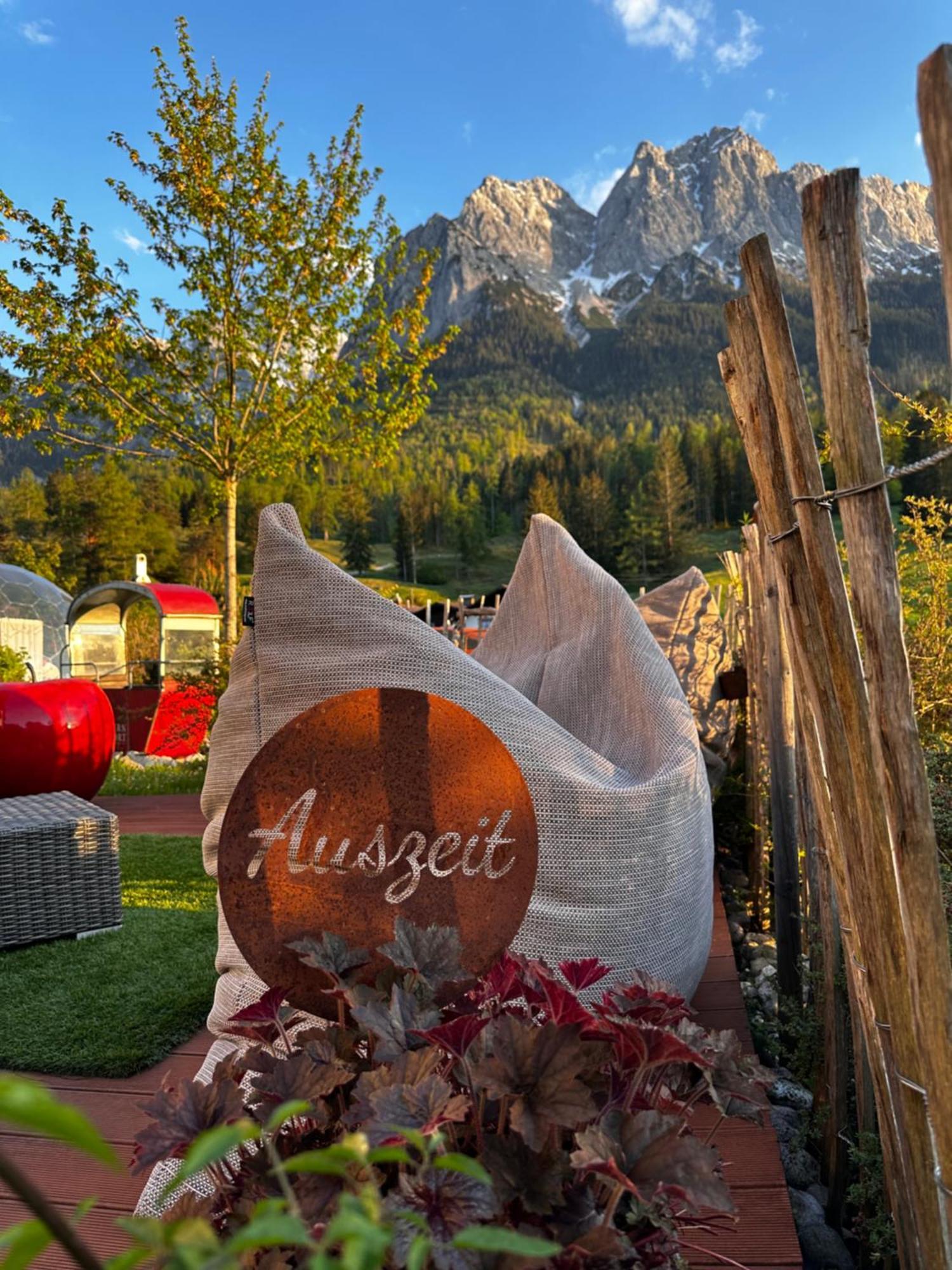 Bayern Resort Hotel - Adults Only - Mit Zugspitzblick - Eibsee-Naehe - Wellnessbereich - Naturpool Im Sommer ไกรน์เนา ภายนอก รูปภาพ