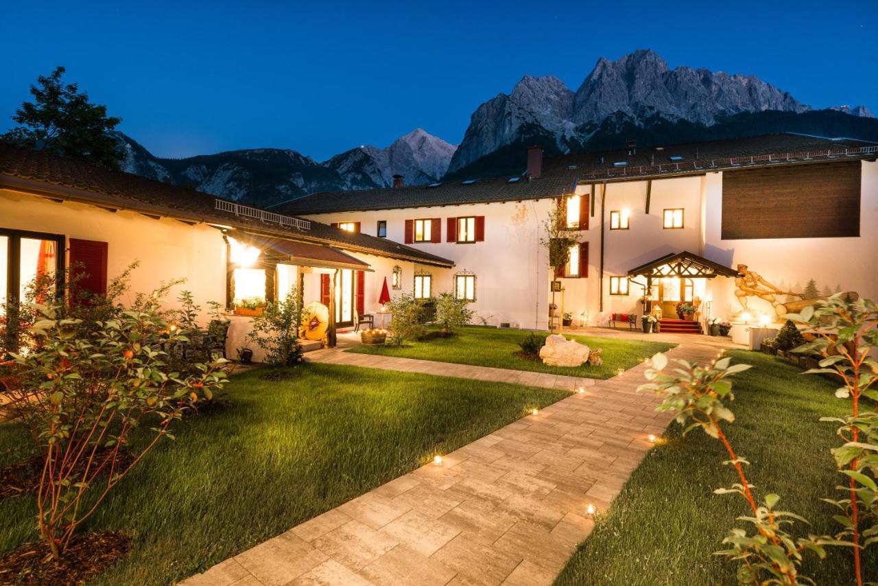 Bayern Resort Hotel - Adults Only - Mit Zugspitzblick - Eibsee-Naehe - Wellnessbereich - Naturpool Im Sommer ไกรน์เนา ภายนอก รูปภาพ