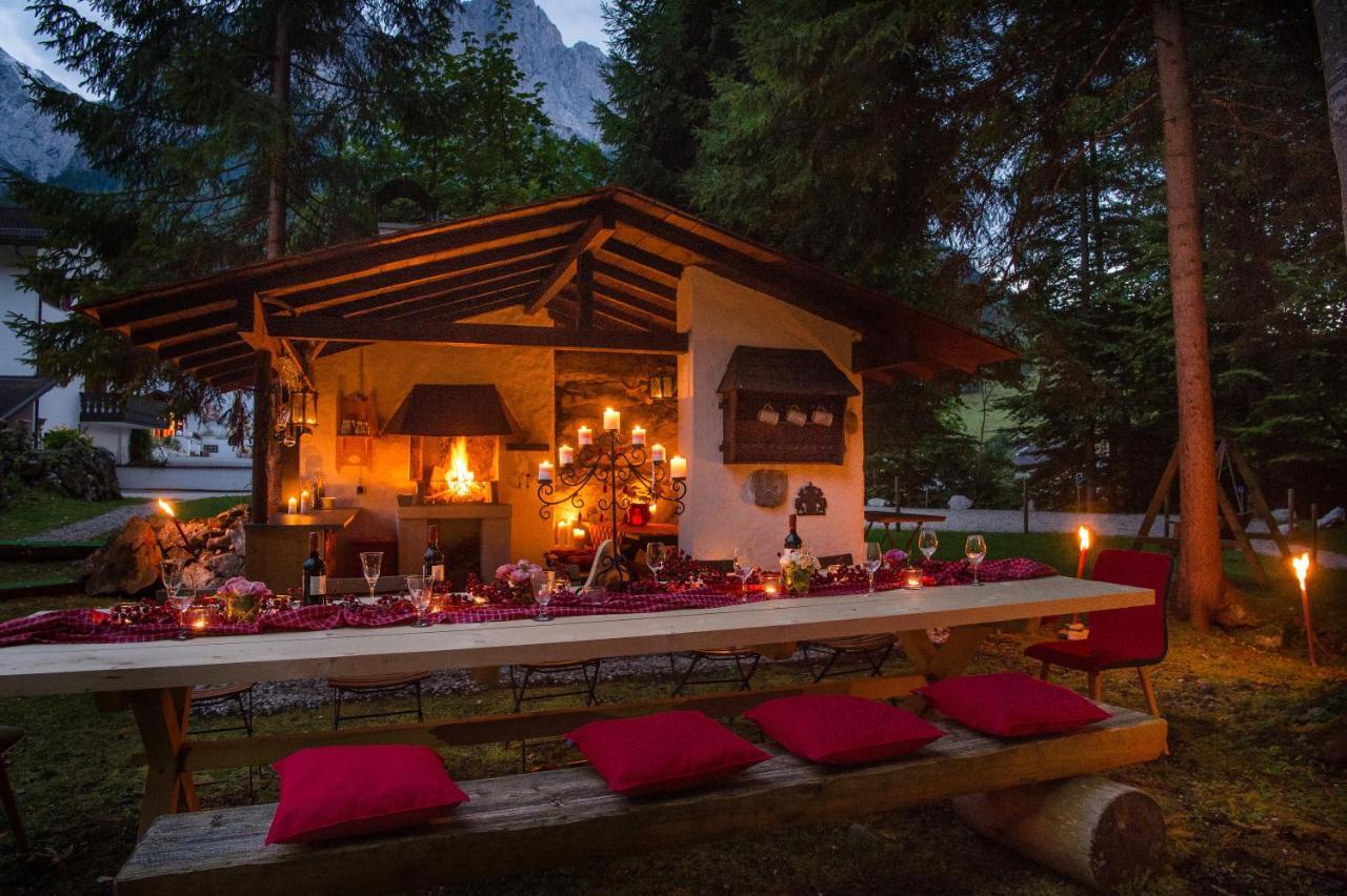 Bayern Resort Hotel - Adults Only - Mit Zugspitzblick - Eibsee-Naehe - Wellnessbereich - Naturpool Im Sommer ไกรน์เนา ภายนอก รูปภาพ