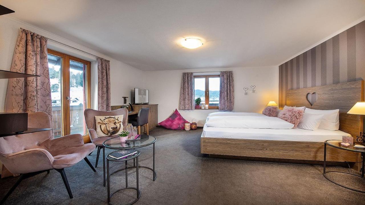 Bayern Resort Hotel - Adults Only - Mit Zugspitzblick - Eibsee-Naehe - Wellnessbereich - Naturpool Im Sommer ไกรน์เนา ภายนอก รูปภาพ