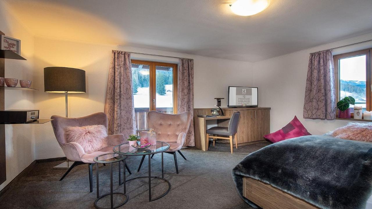 Bayern Resort Hotel - Adults Only - Mit Zugspitzblick - Eibsee-Naehe - Wellnessbereich - Naturpool Im Sommer ไกรน์เนา ภายนอก รูปภาพ