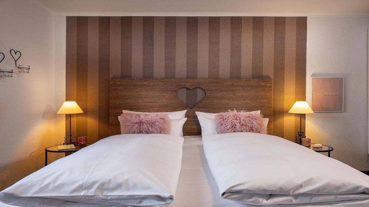 Bayern Resort Hotel - Adults Only - Mit Zugspitzblick - Eibsee-Naehe - Wellnessbereich - Naturpool Im Sommer ไกรน์เนา ภายนอก รูปภาพ