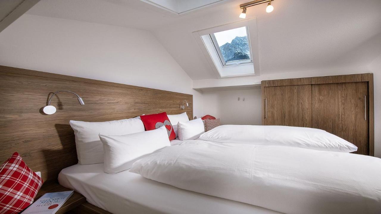 Bayern Resort Hotel - Adults Only - Mit Zugspitzblick - Eibsee-Naehe - Wellnessbereich - Naturpool Im Sommer ไกรน์เนา ภายนอก รูปภาพ